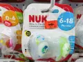 Smoczki jednorazowe NUK "Glow in the Dark" dla dzieci 6-18 miesięcy. Promują zdrowe rozwój jamy ustnej.