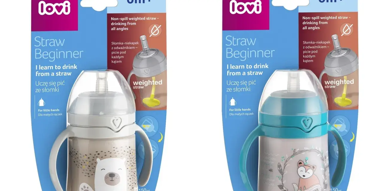 Dwa kubki LOVI Straw Beginner z uchwytami i grafiką zwierząt.
