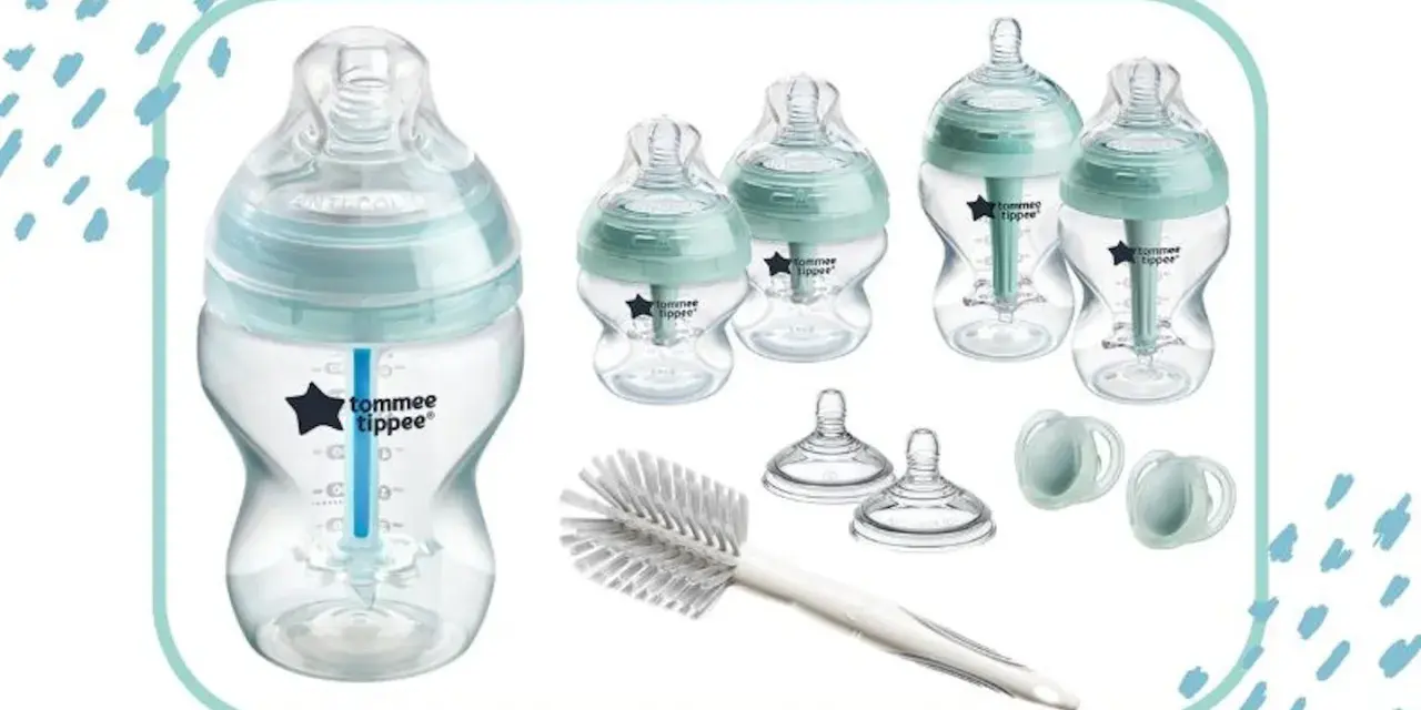 Zestaw butelek Tommee Tippee antykolkowych z akcesoriami: szczotka, smoczki i uchwyty.