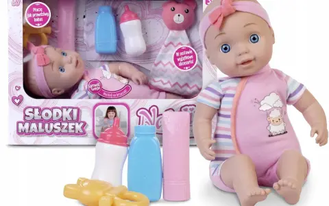 Mój ogródek, mój bobas! Lalka "Słodki Maluszek" z akcesoriami: butelki, gryzak i przytulanka. Idealna do zabawy w mamę.