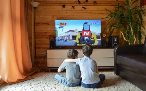 Od kiedy dziecko może oglądać bajki? Ważne zalecenia dla rodziców