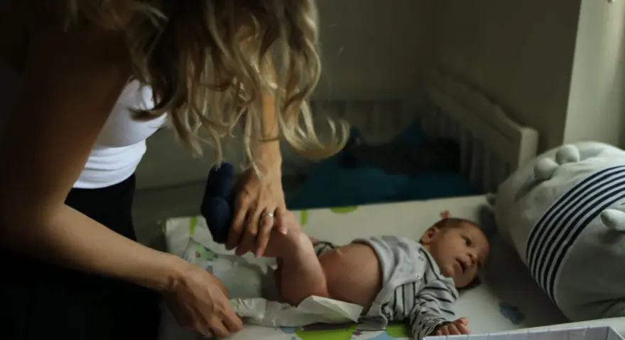 Ile pieluch dziennie zużywa niemowlę? Zaskakujące fakty o pieluchach