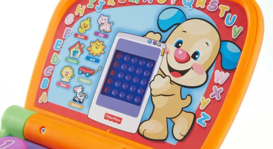 Kolorowy Fisher Price laptop z pieskiem i literkami. Uczy dzieci alfabetu i słówek.