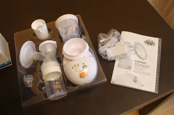 Zestaw laktatora elektrycznego Canpol babies Easystart w opakowaniu, gotowy do użycia.